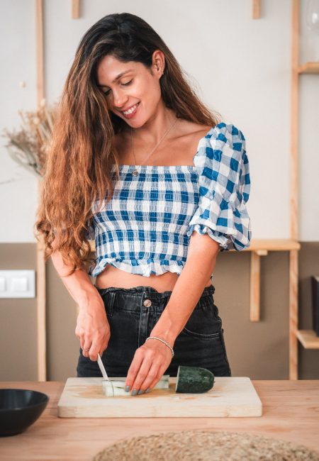 Nella cocinando con un enfoque de nutrición holística